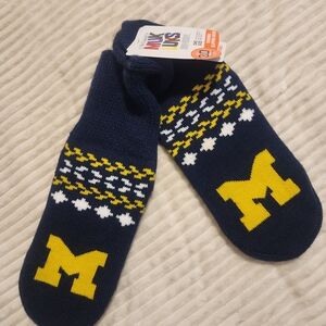 Muk Luks Navy and Yellow Patterned Socks